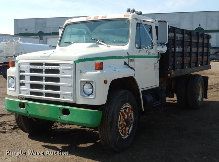 1985 International 1900  flat dump bed truck - GA9162