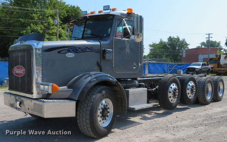 1996 Peterbilt 378  truck cab and chassis - DH1069