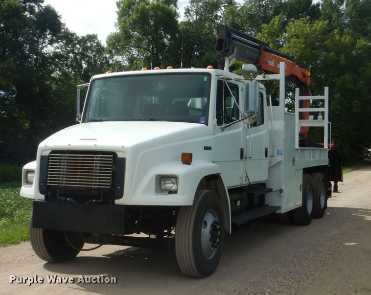 2004 Freightliner FL80  Crew Cab crane truck - FK9380