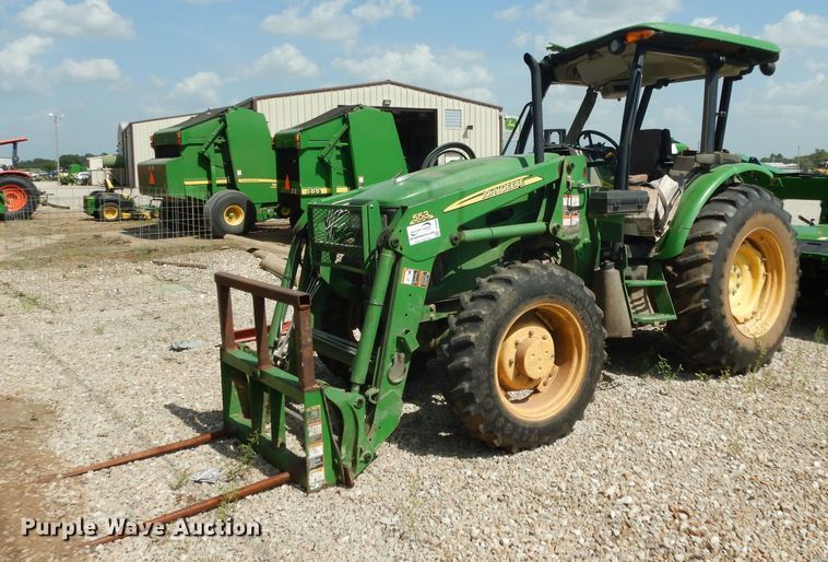 John Deere 5075M  MFWD tractor - DG6864