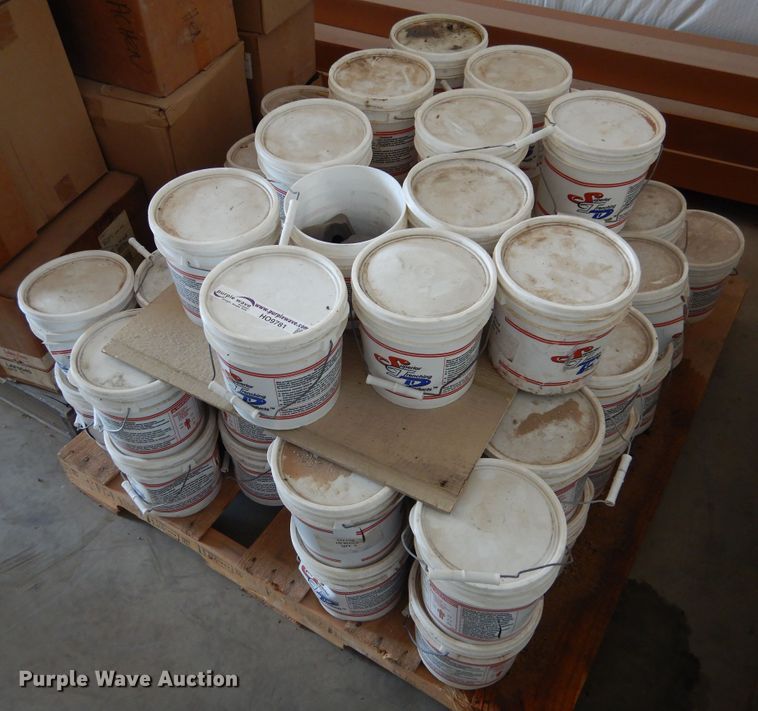 Approximately 320 weld-on teeth pockets - HO9781