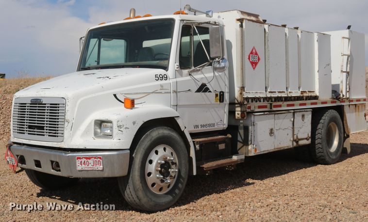 2001 Freightliner FL70  fuel and lube truck - DD6104