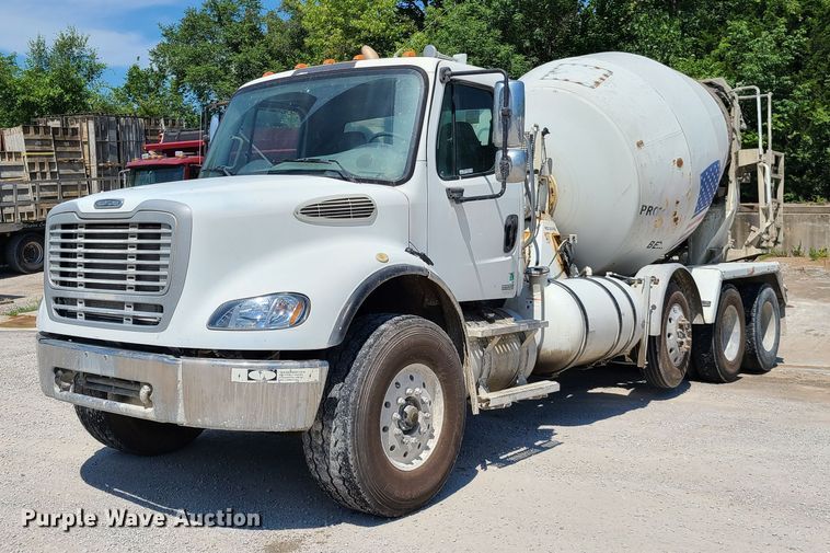 2007 Freightliner Business Class M2  ready mix truck - GX9278