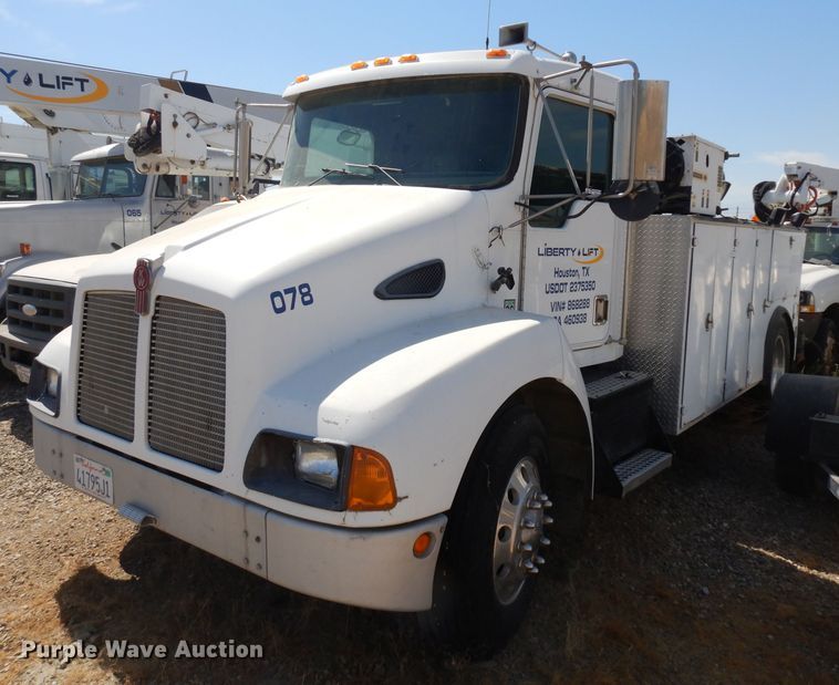 2001 Kenworth T300  utility bed truck with crane - HA9338