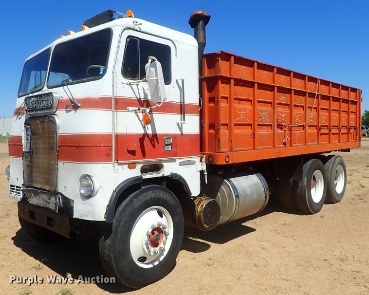 1976 Freightliner 6342T  grain truck - GV9618