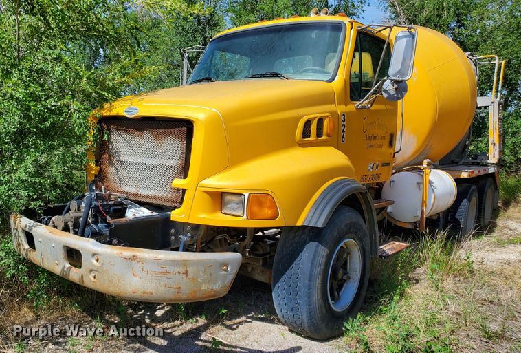 1999 Sterling L-Line  ready mix truck - GM9295