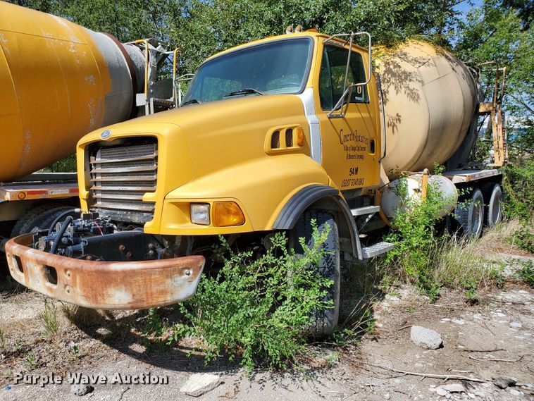 1998 Ford LT8000  ready mix truck - GM9296