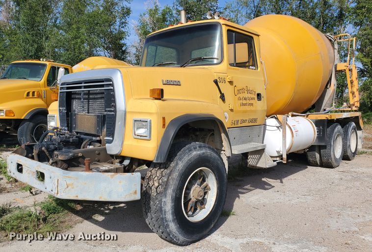 1995 Ford L8000  ready mix truck - GM9297