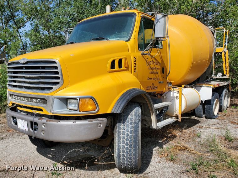 2005 Sterling L-Line  ready mix truck - GM9298