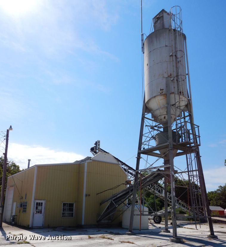 Stephens batch plant with steel shop building - GT9295