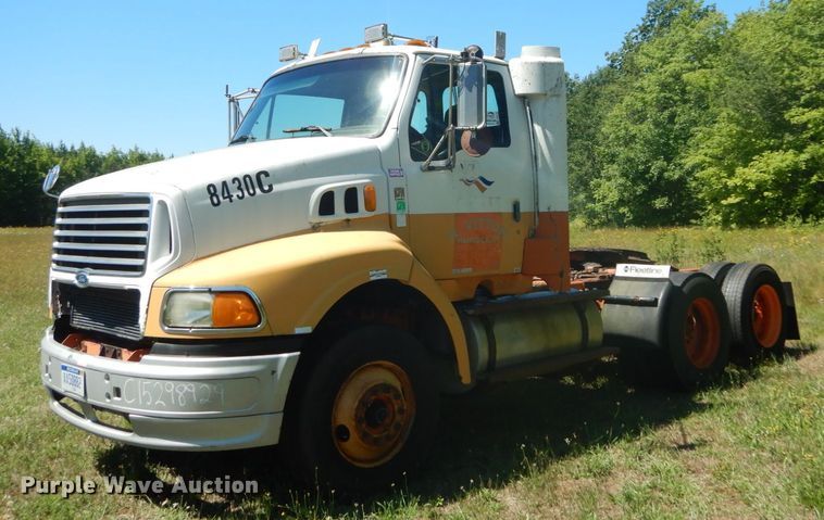 1998 Ford LA9000  semi truck - DH5144
