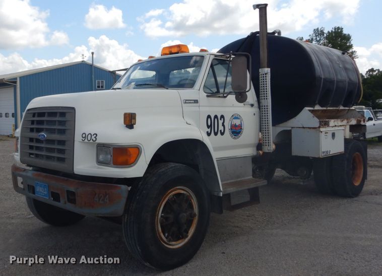 1995 Ford F800  sewer jetter truck - GV9187