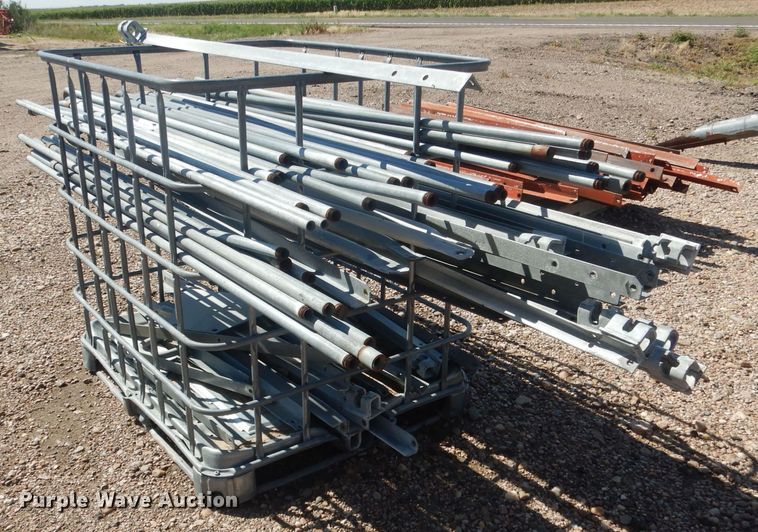 Approximately 30 galvanized irrigation drop pipes - DG4533