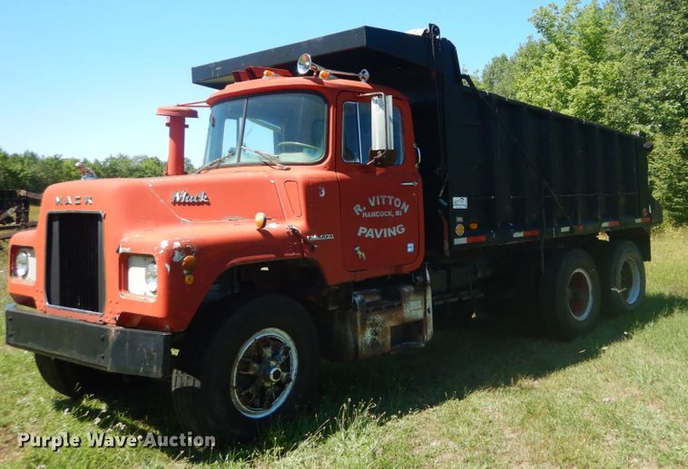 1970 Mack DM-607S  dump truck - DH5147