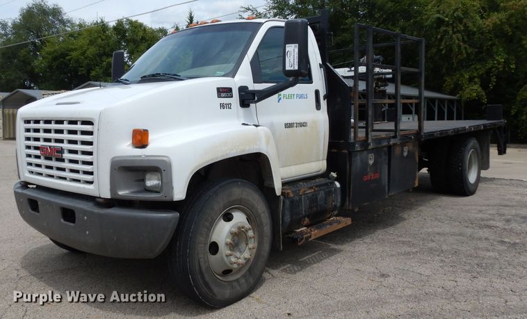 2004 GMC C6500  crane truck - DJ4329