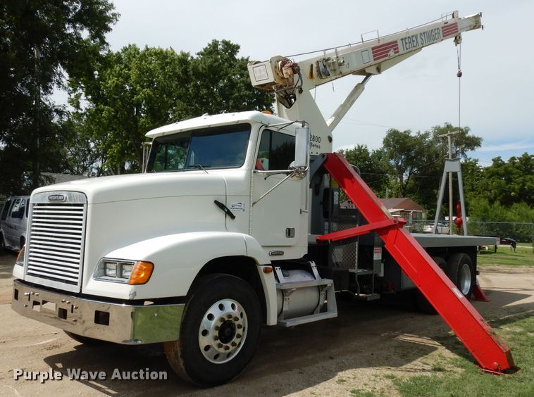 2002 Freightliner FLD  crane truck - DJ4345