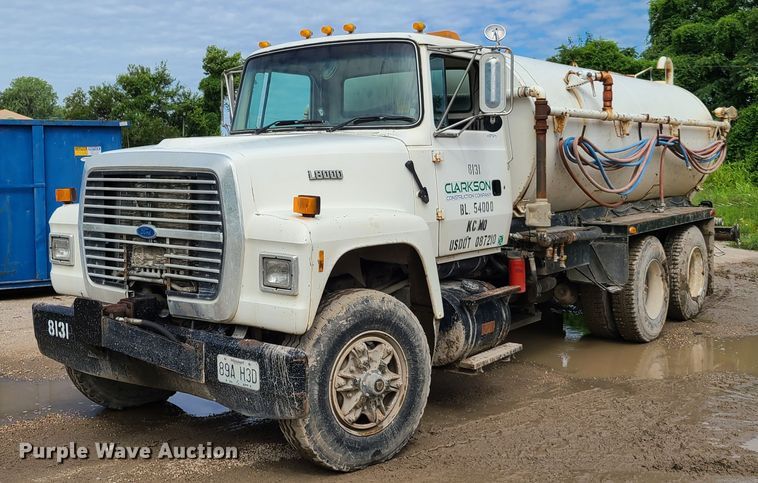 1995 Ford L8000  tank truck - GX9297