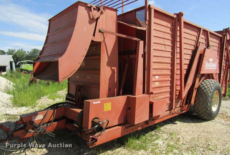 Hesston StakHand 60A bale stacker - GQ9081