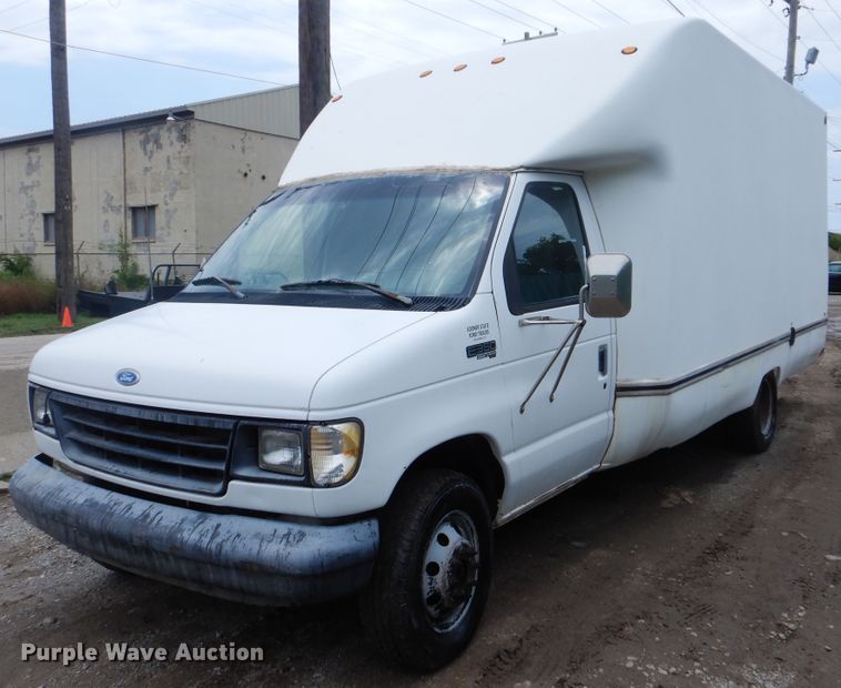 1995 Ford E350 Super Duty  delivery van - HJ9804