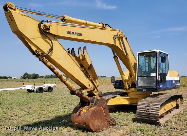 1992 Komatsu PC200LC-5  excavator - DD0384