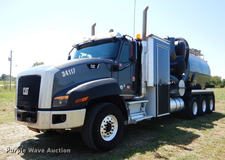 2014 Caterpillar CT660  vacuum truck - GM9125