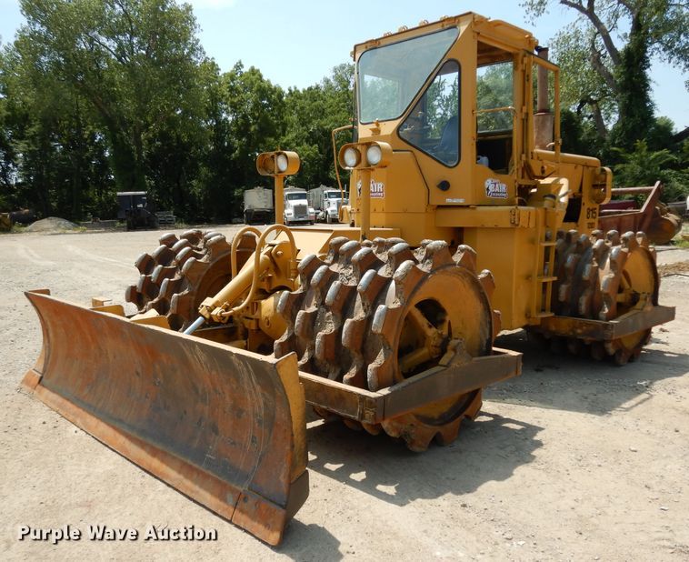 1973 Caterpillar 815  soil compactor - HY9522
