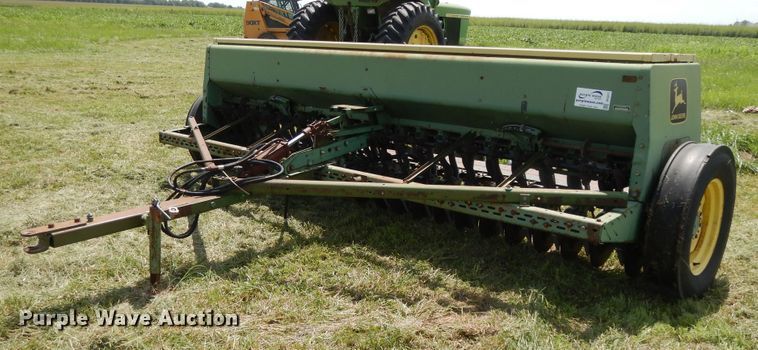 John Deere 8350 grain drill - DF5317