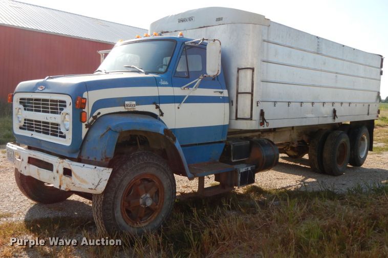 1974 Chevrolet C70  grain truck - HJ9528