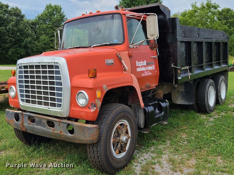 1979 Ford 9000  dump truck - GY9548
