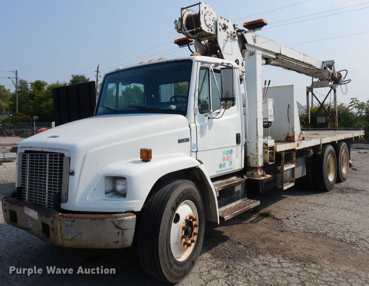 1998 Freightliner FL80  crane truck - HA9445