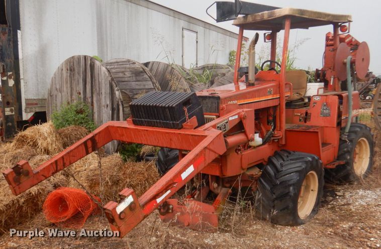 2000 Ditch Witch 8020  cable plow - HG9182
