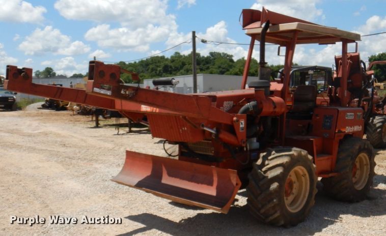 2001 Ditch Witch 8020  cable plow - HG9206