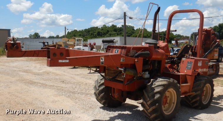 2001 Ditch Witch 8020  cable plow - HG9207