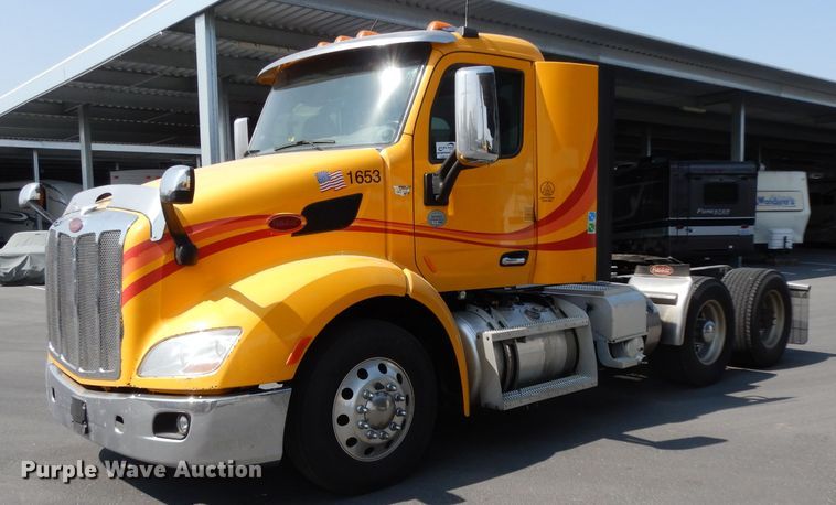 2016 Peterbilt 579  semi truck - DJ6530