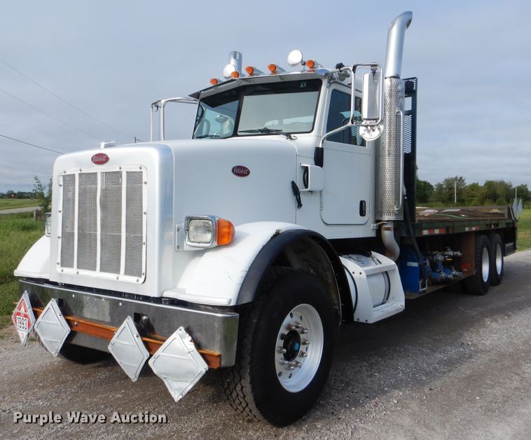 2009 Peterbilt 365  flatbed truck - GM9153