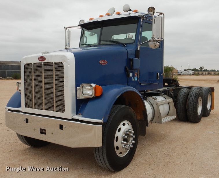 2010 Peterbilt 365  semi truck - HC9103