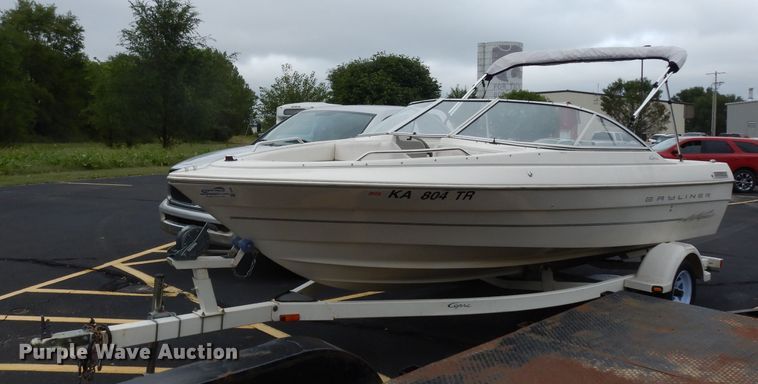 1999 Bayliner Capri  boat - DJ4486