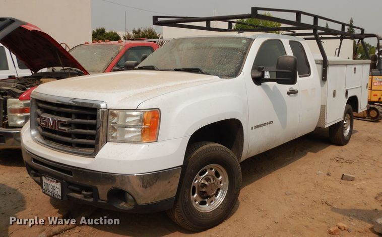 2007 GMC Sierra 2500HD  Ext. Cab utility bed pickup truck - DJ6509