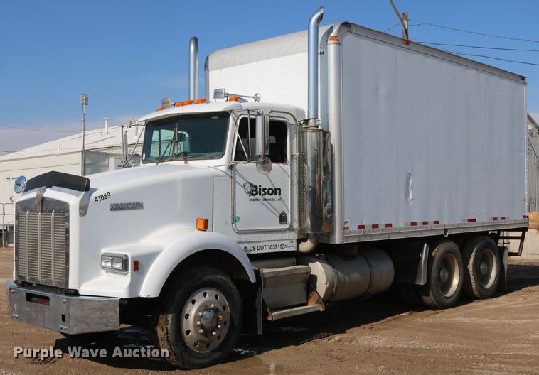 1995 Kenworth T800  box truck with mixing system - DD6142