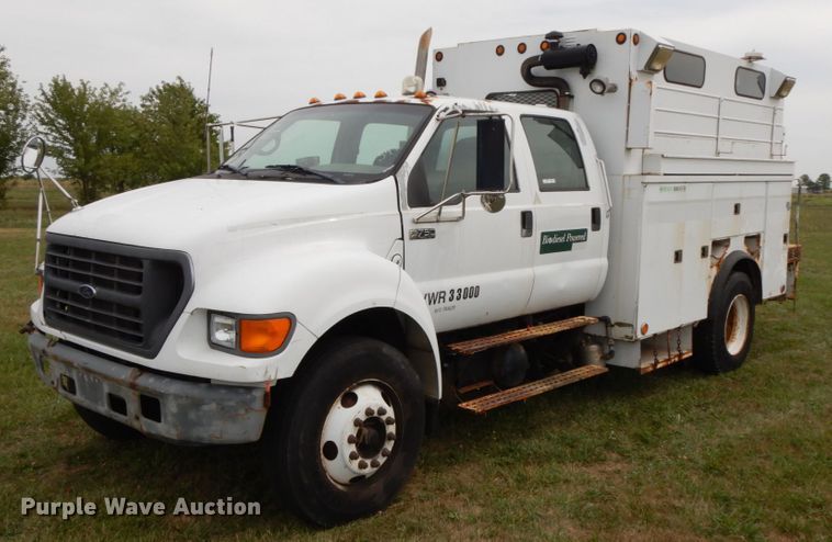 2000 Ford F750 Super Duty XL  utility truck - HJ9604