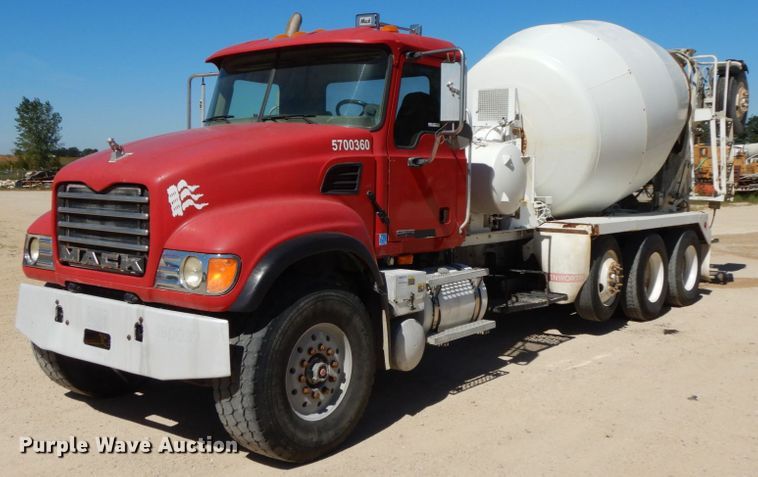 2003 Mack Granite  ready mix truck - HJ9610