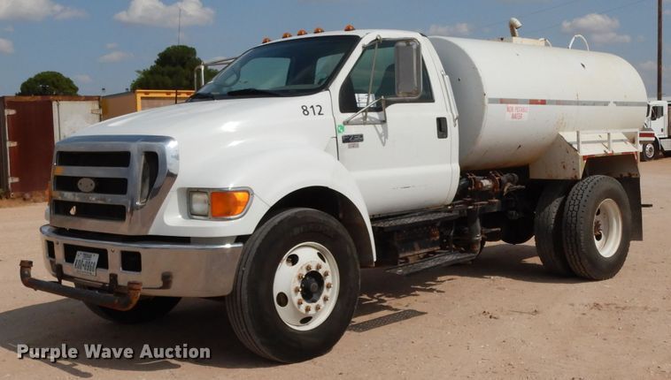 2005 Ford F750 Super Duty  water truck - DJ6523