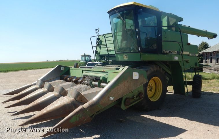 John Deere 7720 combine - DG4581