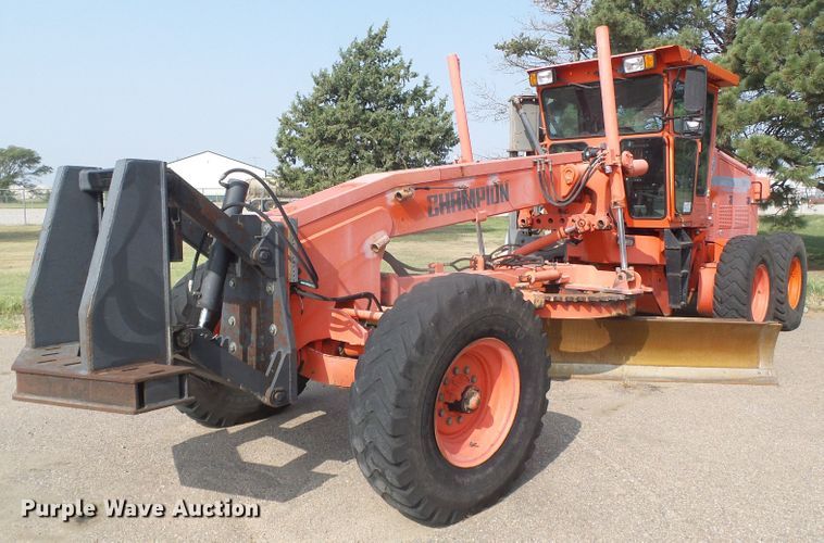 2000 Champion 710A  motor grader - DG8254