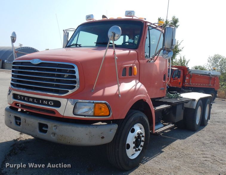 2002 Sterling LT9500  semi truck - FR9079