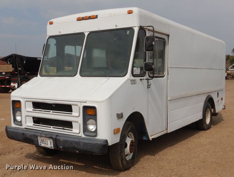1990 Chevrolet P30  delivery truck - DC8940