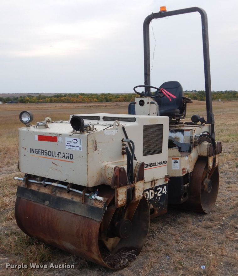 1997 Ingersoll Rand DD-24  vibratory double drum roller - DC8895