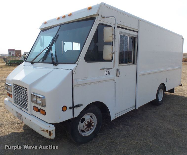 1997 Chevrolet P30  delivery truck - EF9665