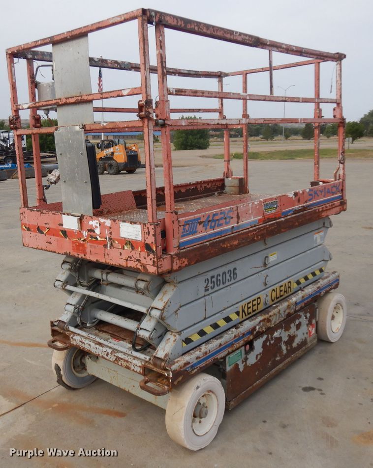 2000 Skyjack 4626  scissor lift - HV9800