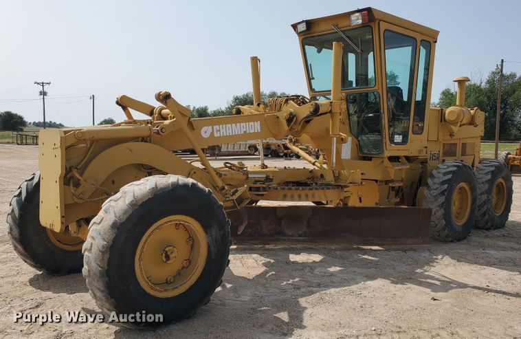 1984 Champion 715A  motor grader - DF5755